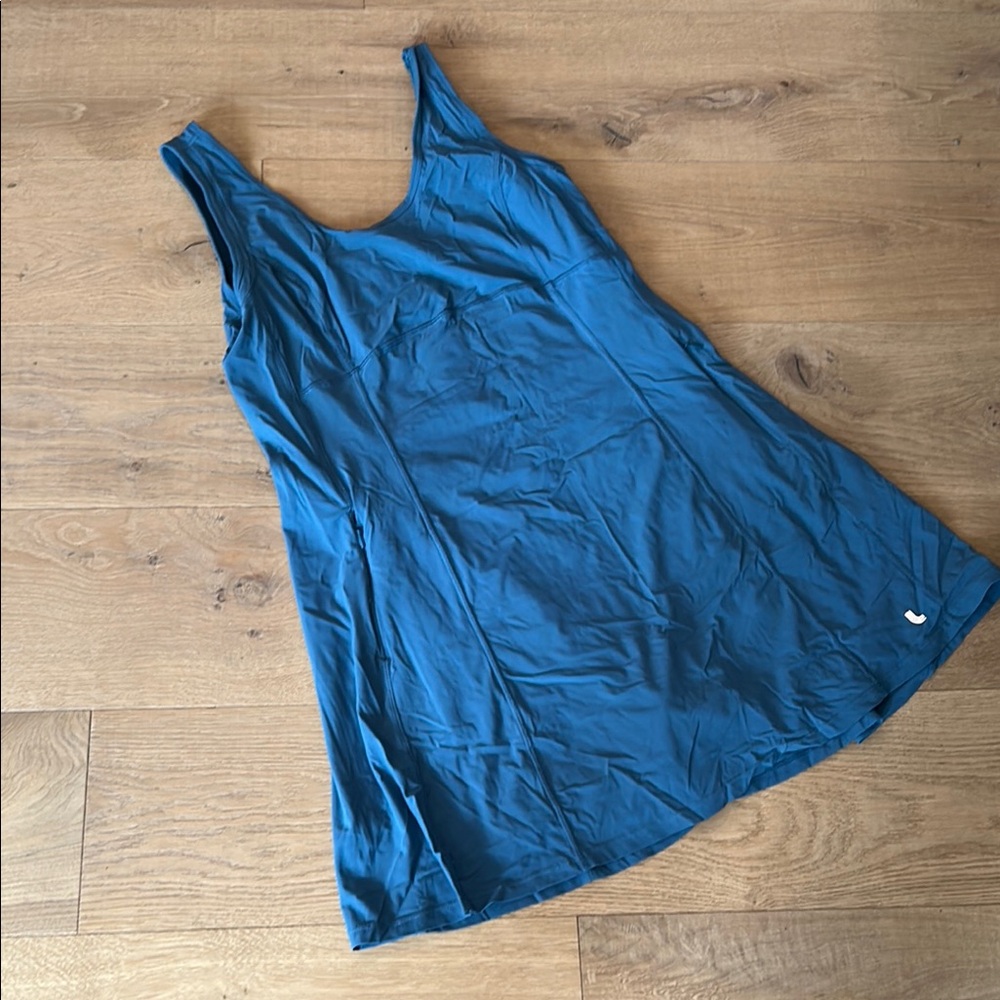 Lole Sporty Blue Sleeveless Dress interior lined body and shorts.